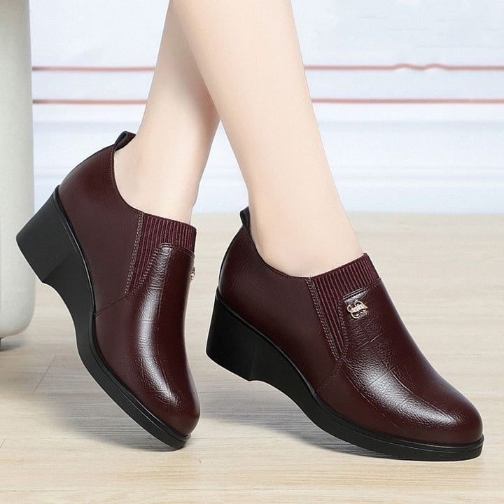 Zoe - Sleek Leather Boots