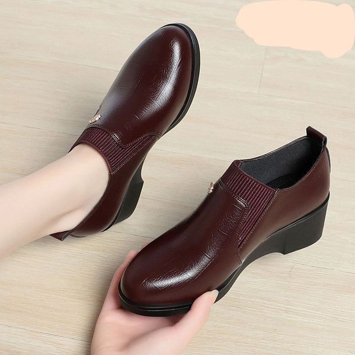 Zoe - Sleek Leather Boots