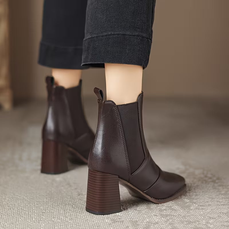 Oona - Sleek Ankle Boot