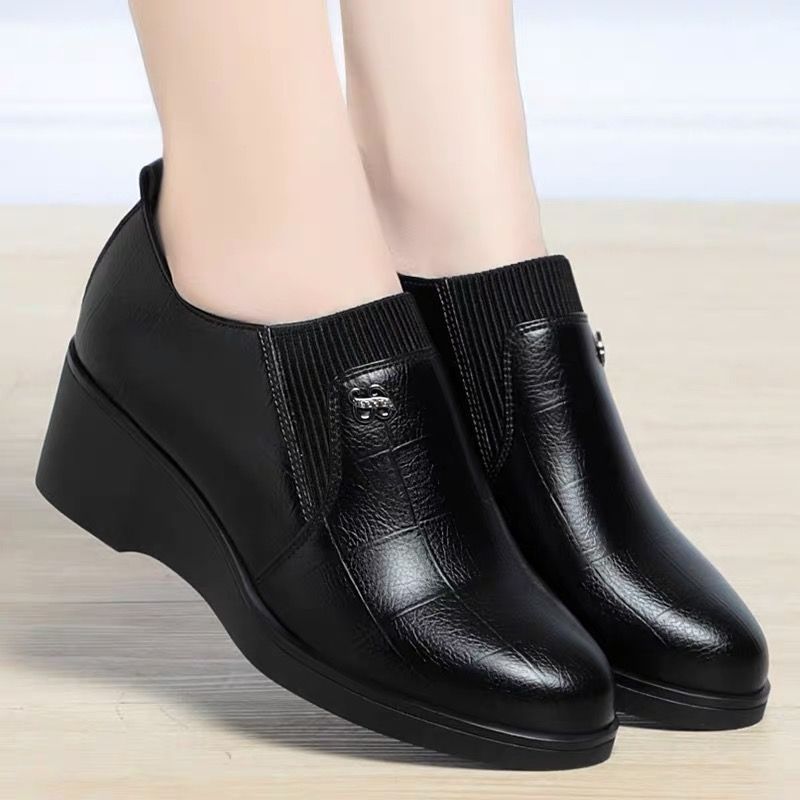 Zoe - Sleek Leather Boots