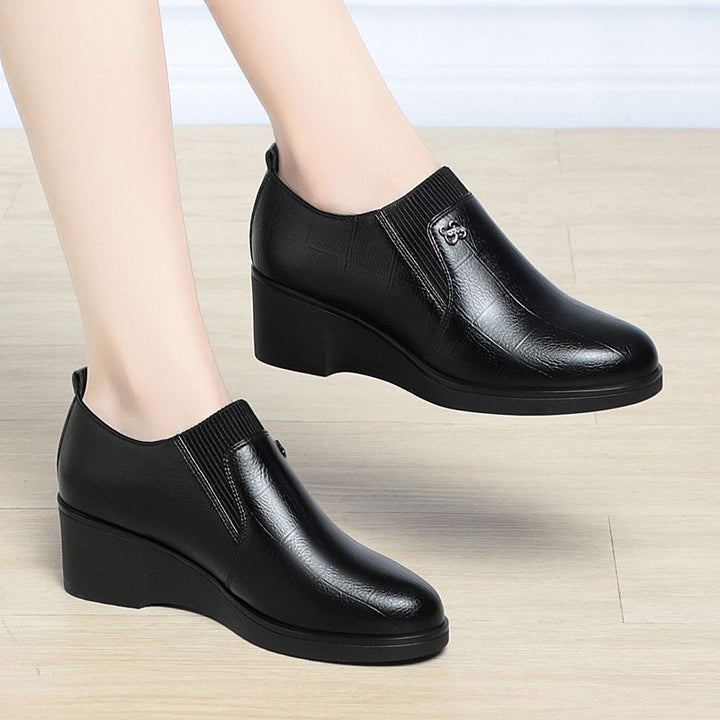 Zoe - Sleek Leather Boots