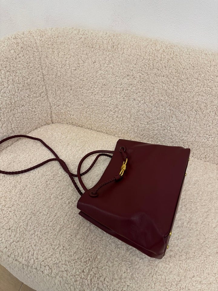 Jennifer - Sleek Leather Tote