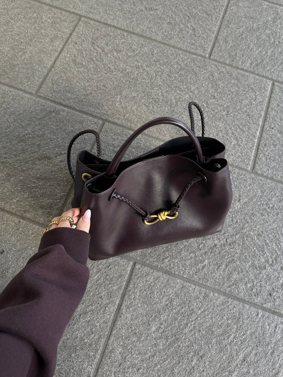 Jennifer - Sleek Leather Tote