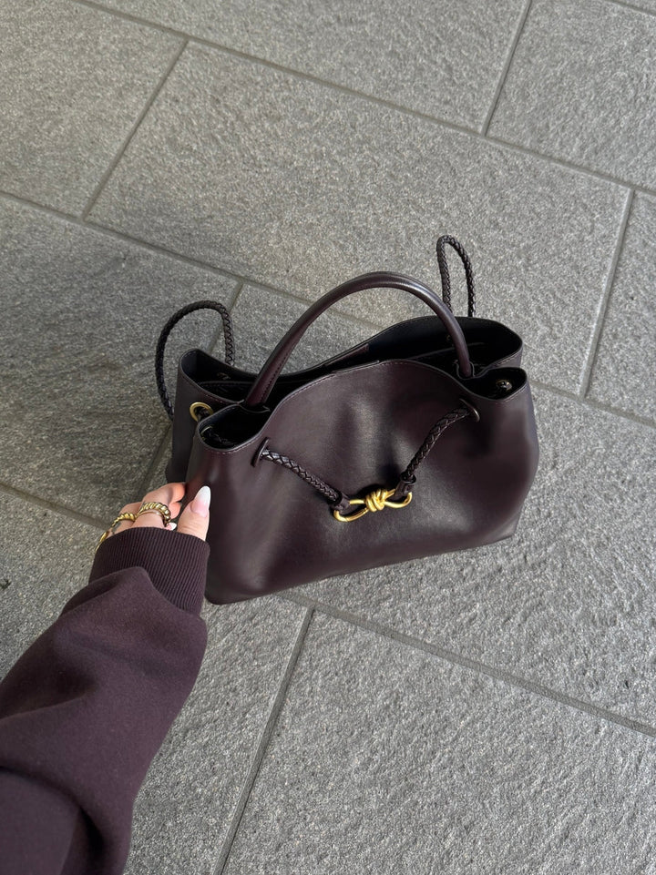 Jennifer - Sleek Leather Tote