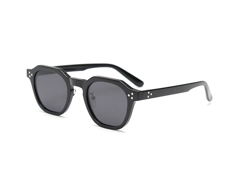 Quincy - Sleek Retro Sunglasses