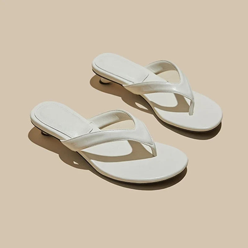 Xoe - Sleek Minimalist Sandal