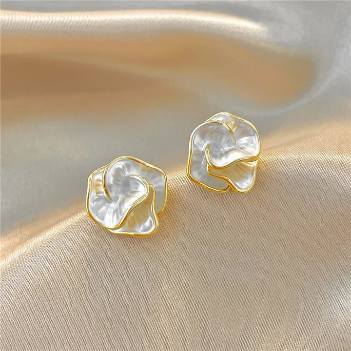 Daphne - Elegant Floral Earrings