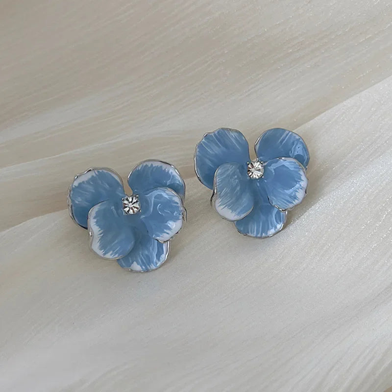 Daphne - Elegant Floral Earrings