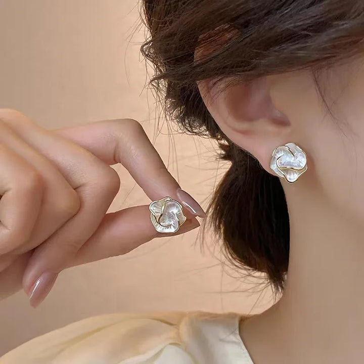 Daphne - Elegant Floral Earrings