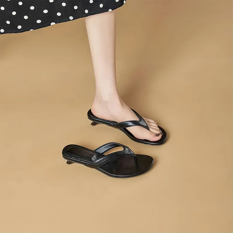 Xoe - Sleek Minimalist Sandal