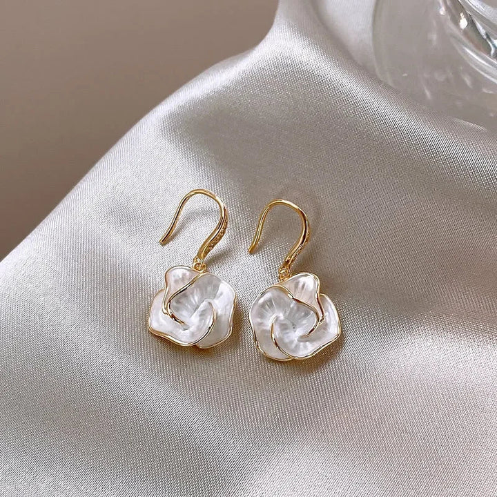 Daphne - Elegant Floral Earrings