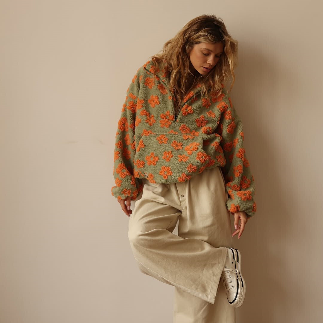 Bella - Cozy Floral Sweater