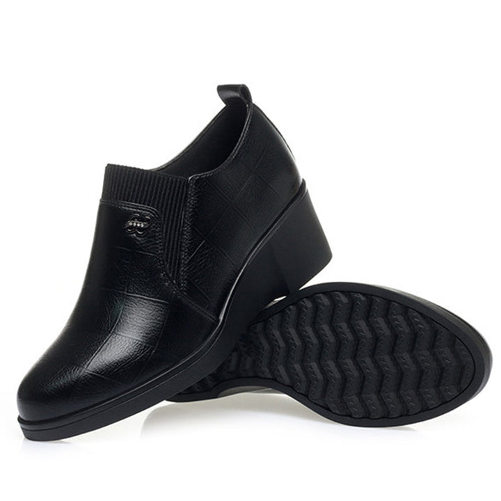 Zoe - Sleek Leather Boots