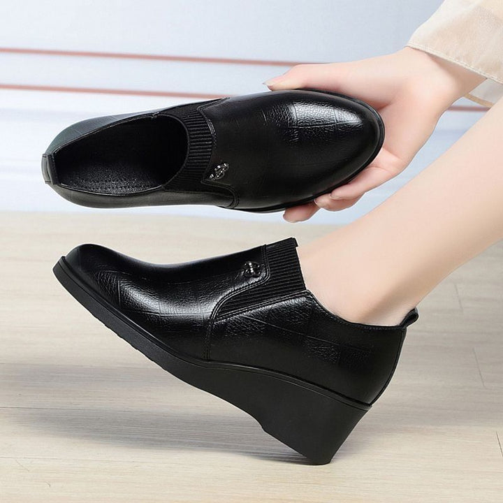 Zoe - Sleek Leather Boots