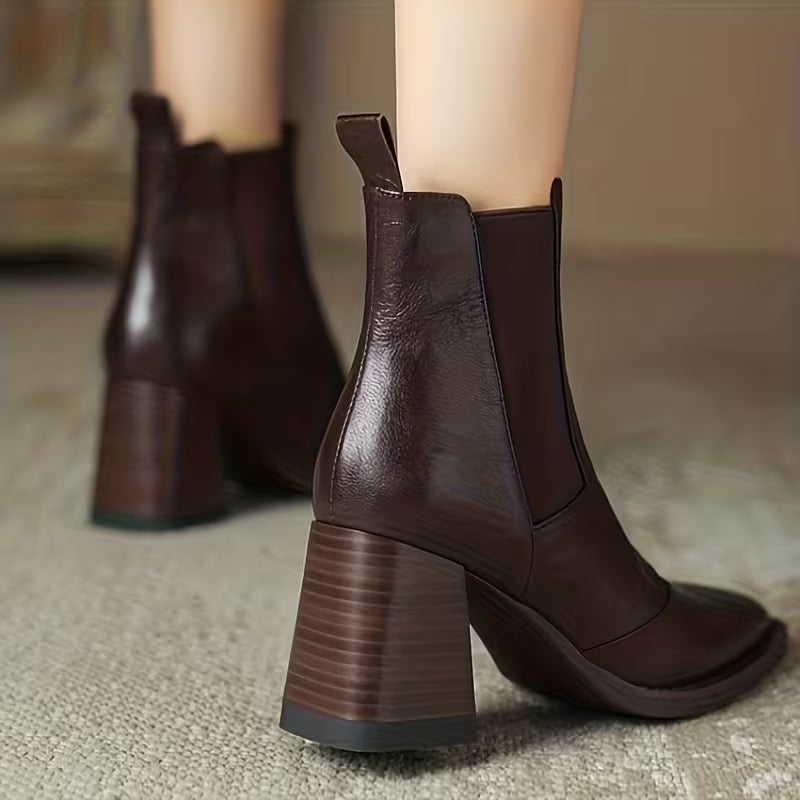 Oona - Sleek Ankle Boot